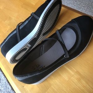 Life Stride flats 8.5